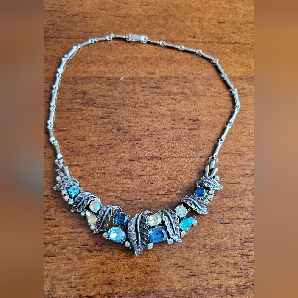 Elegant Vintage Silvertone and Rhinestone Leaf Necklace